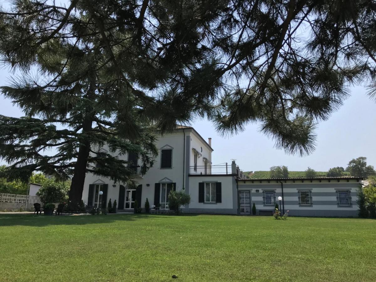 B&B Villa Prestigio 노비리구레 외부 사진